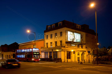 London  Grossbritannien  nachts an der Upper Clapton Road