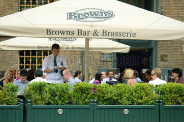 London  Grossbritannien  Browns Bar & Brasserie am West India Quay