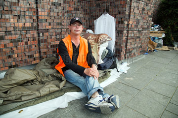 Hamburg  Deutschland  polnischer Obdachloser in der HafenCity