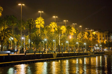 Barcelona  Spanien  Flaniermeile am Yachthafen