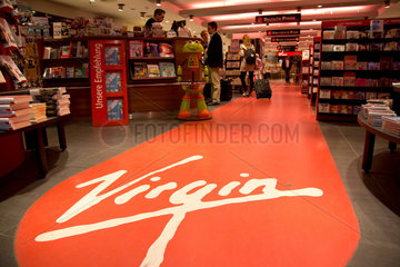 Berlin  Deutschland  Virgin Books Store im Berliner Hauptbahnhof