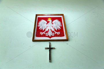 Posen  Polen  Staatswappen und einem Kreuz in einem Klassenzimmer