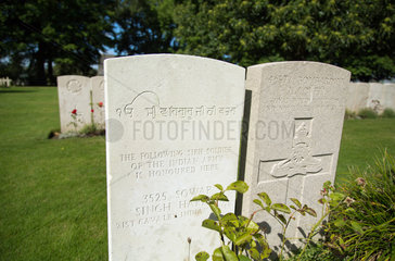 Poperinge  Belgien  Grab eines indischen Sikh auf dem Soldatenfriedhof Lijssenthoek