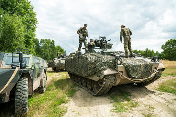 Gardelegen  Deutschland  Panzergrenadierkompanie auf dem Truppenuebungsplatz Altmark