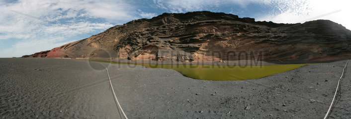 El Golfo  Spanien  ein180-Grad-Panorama der sichelfoermigen Lagune beim Lago Verde