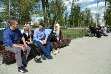 Breslau  Polen  junge Leute auf der Slodowa Insel an der Oder