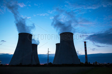 Turek  Polen  Braunkohlekraftwerk Adamow am Abend