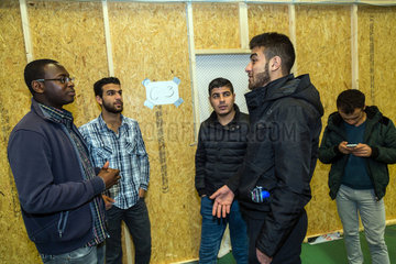 Bremen  Deutschland  syrische Fluechtlinge in einer Notunterkunft