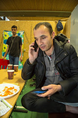 Bremen  Deutschland  afghanischer Fluechtling in einer Notunterkunft