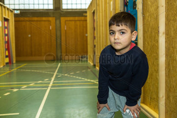 Bremen  Deutschland  syrisches Fluechtlingskind in einer Notunterkunft