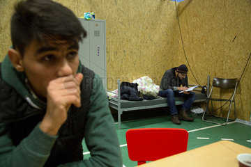 Bremen  Deutschland  syrisch-kurdischer Fluechtling in einer Notunterkunft
