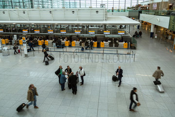 Muenchen  Deutschland  Schalter der Lufthansa am Flughafen Muenchen