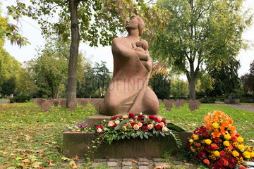 Karlsruhe  Deutschland  Denkmal fuer die Luftkriegsopfer im Zweiten Weltkrieg