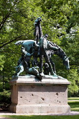 Berlin  Deutschland  eine Bronzeskulptur an der Fasanerieallee im Tiergarten