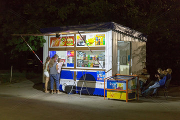 Tiraspol  Republik Moldau  Kiosk in der Nacht