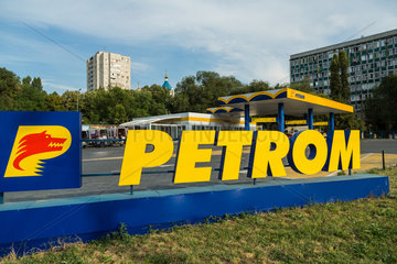 Chisinau  Moldau  Schriftzug einer Petrom-Tankstelle