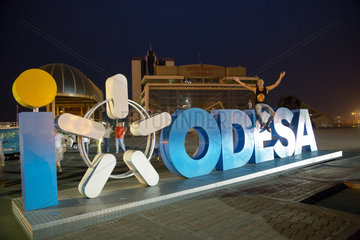 Odessa  Ukraine  Odesa-Schriftzug am Faehranleger im Hafen
