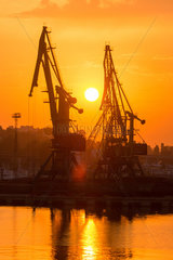 Odessa  Ukraine  Sonnenuntergang am Hafen