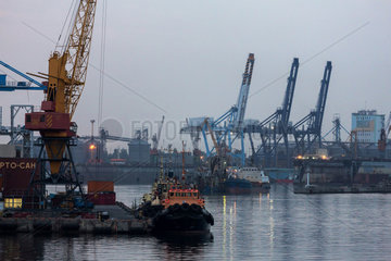 Odessa  Ukraine  Schlepper im Hafen