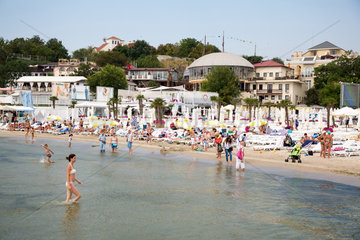 Odessa  Ukraine  Besucher am Arcadia Beach