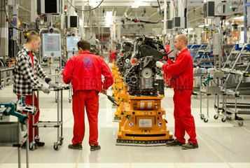 Wreschen  Polen  Montage von Motoren fuer den Crafter im VW-Nutzfahrzeuge Werk