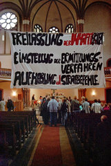 Berlin  DDR  Transparent in der Gethsemanekirche