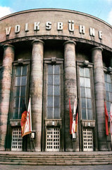Berlin  DDR  Aussenansicht Volksbuehne 12.10.1989