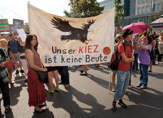 Berlin  Deutschland  Demonstranten auf der Mietenstopp Demonstration
