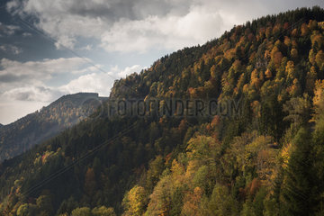 Freiburg  Deutschland  Blick ueber bewaldete Berge im Hoellental