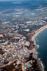 Faro  Portugal  Luftbild von der atlantischen Kuestenlinie in Portugal