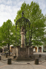 Berlin  Deutschland  Gruendungsbrunnen im Nikolaiviertel in Berlin-Mitte