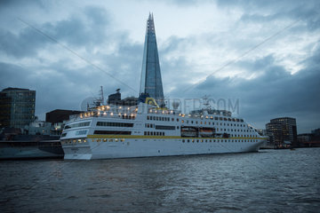 London  Grossbritannien  die MS Hamburg im Hafen