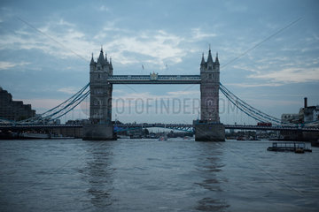 London  Grossbritannien  Blick auf die Tower Bridge