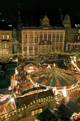 Bremen  Deutschland  Weihnachtsmarkt auf dem Bremer Marktplatz