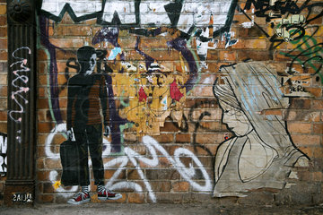 Berlin  Deutschland  mit Graffiti bemalte Hauswand