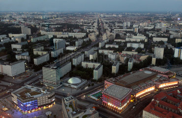 Berlin  Deutschland  Blick vom Berliner Fernsehturm auf die Stadt