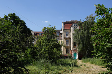 Berlin  Deutschland  Ruine eines Altbaus in der Dusekstrasse in Pankow