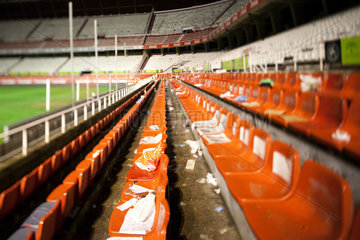 Sevilla  Spanien  Muell auf den leeren Sitzen eines Fussballstadions