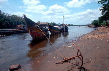 Fischerboote auf dem Rio Bajano