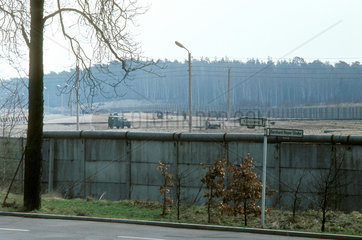 Berlin  Bundesrepublik Deutschland  Sektorengrenze in Berlin Zehlendorf