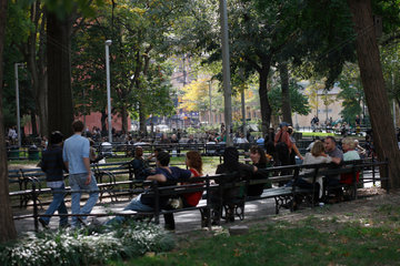 New York City  USA  New Yorker im Washington Square Park