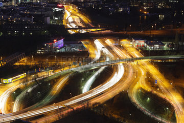 Berlin  Deutschland  das Autobahnkreuz Halensee bei Nacht