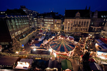 Bremen  Deutschland  Weihnachtsmarkt auf dem Bremer Marktplatz