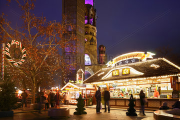 Berlin  Deutschland  Weihnachtsmarkt auf dem Breitscheidplatz