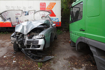 Berlin  Deutschland  Unfallwagen  abgestellt in der Hauptstrasse