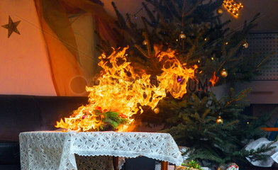 Berlin  Deutschland  simmulierter Zimmerbrand zur Weihnachtszeit