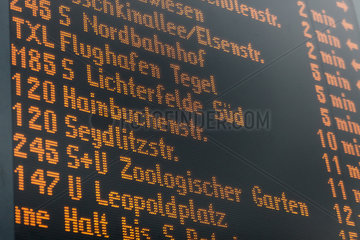 Berlin  Deutschland  digitale Anzeigentafel fuer Abfahrtszeiten