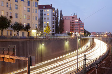 Berlin  Deutschland  Verkehr auf der Stadtautobahn A 100 in Berlin-Charlottenburg