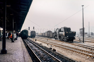 Berlin  DDR  die 52 6049 bei Rangierarbeiten im Bahnhof Lichtenberg
