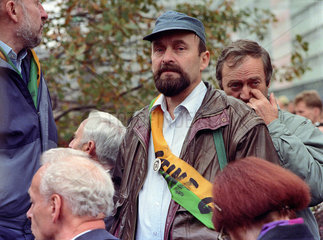 Berlin  DDR  Rainer Eppelmann auf der Grossdemonstration am 04.11.1989